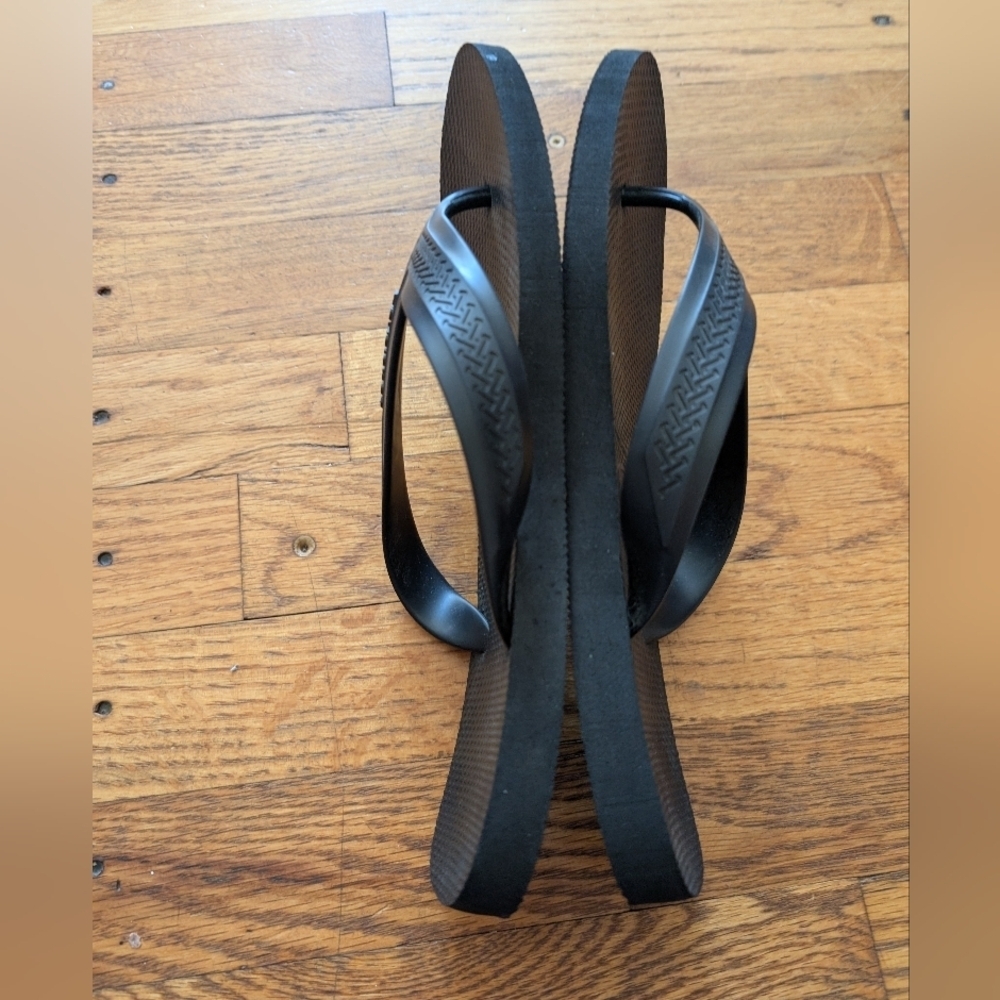 Havaianas Unisex Black Flip Flops - Picture 5 of 6